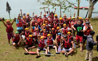 Byur!! Ini Serunya PT NPCT Rafting Bandung yang Mengesankan