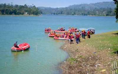 Rombongan Mahasiswa Malaysia UIN Mencoba Rafting Pangalengan Murah nan Seru Menyenangkan