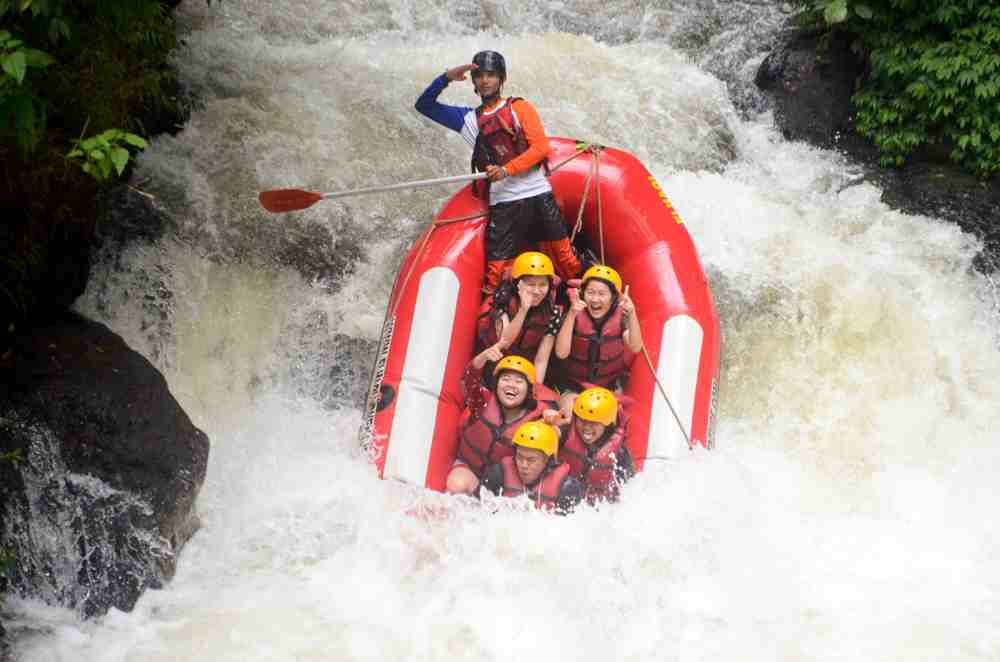 Asyiknya Keseruan Rangkaian Paket Rafting di Bandung