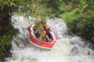 paket wisata arung jeram Bandung
