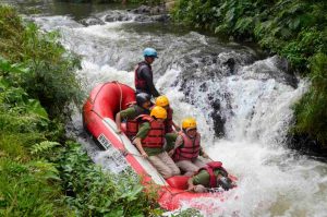 arung jeram di Bandung