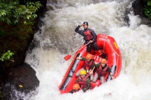 arung jeram di Bandung